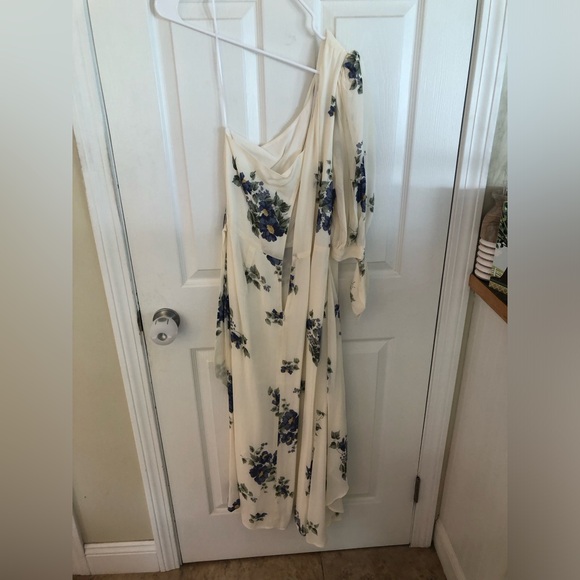 REFORMATION ONE SHOULDER WHITE & BLUE FLORAL PRINT COTTAGECORE MIDI - Picture 5 of 10